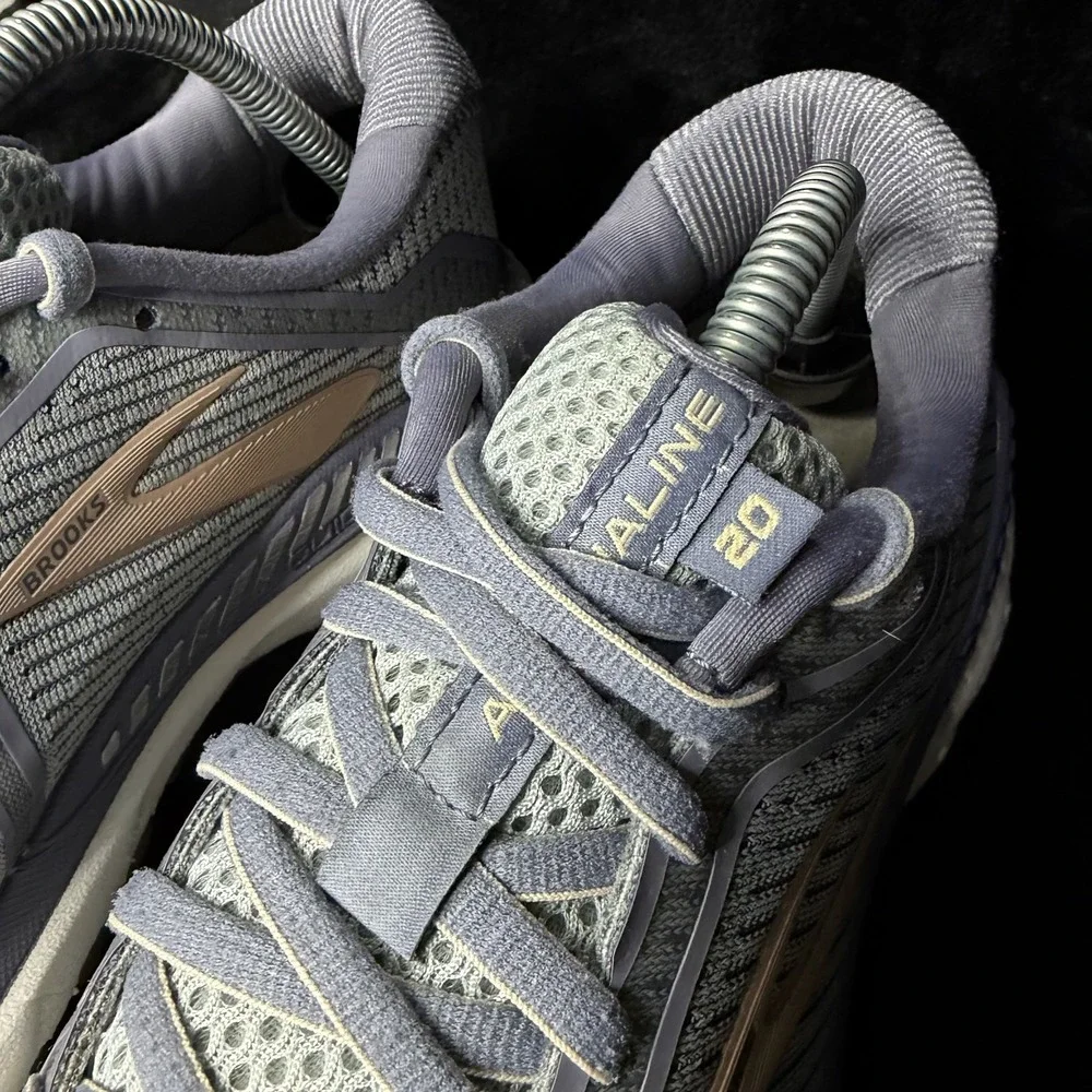 Brooks Adrenaline GTS 20 1202961B073 Women US 10.5 B Running Shoes Gray Sneakers
